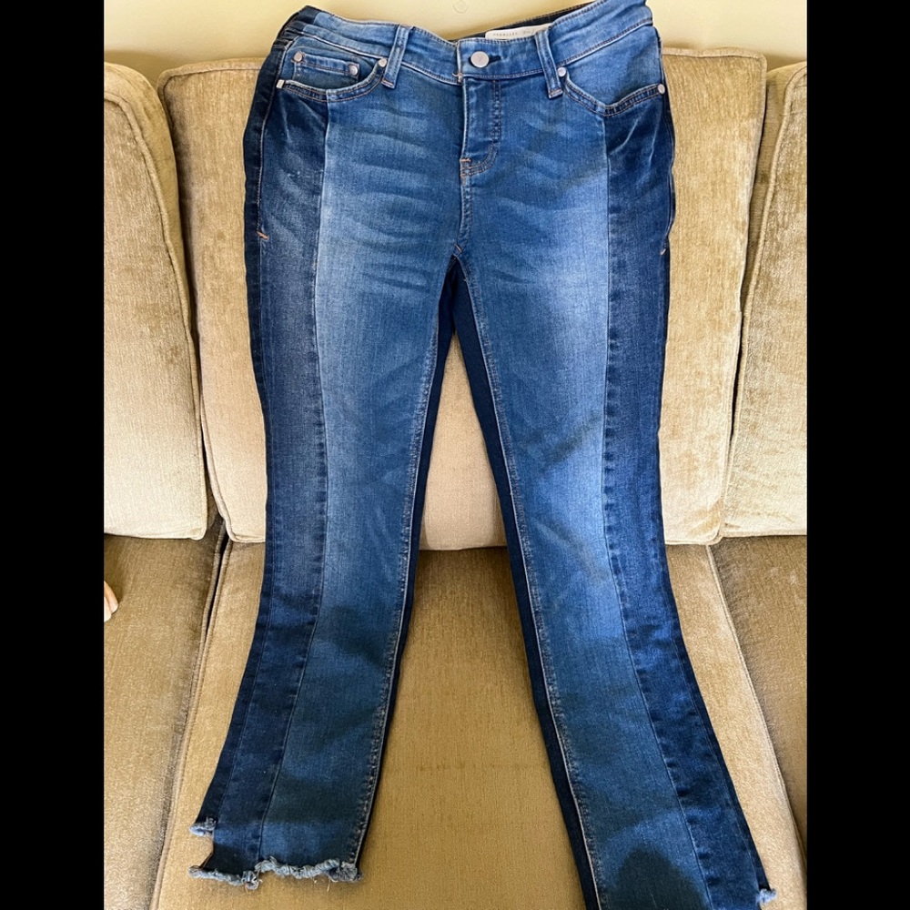 Anthropologie Pilcro 2 toned denim with frayed hem Sz 26 Petite